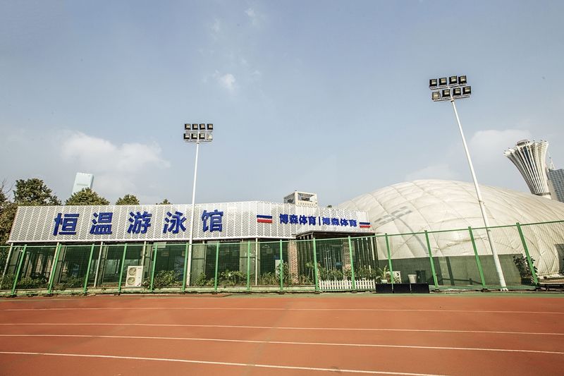 賀龍?bào)w育中心恒溫游泳館 賀龍?bào)w育中心恒溫游泳館